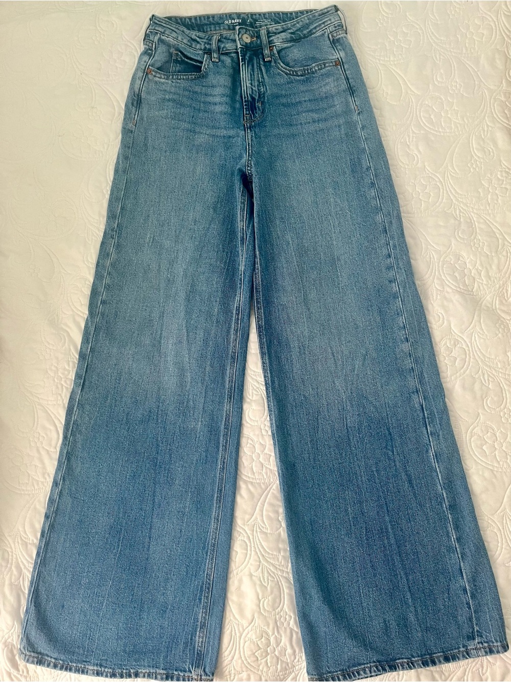 Old Navy Xtra High Waisted Super Wide-Leg Jeans in Medium Wash Size 2 Tall